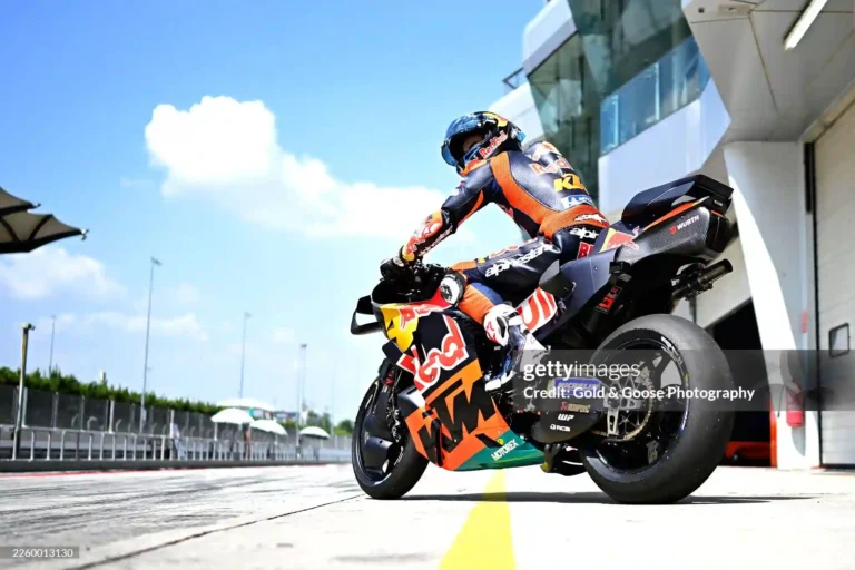 what is a holeshot device